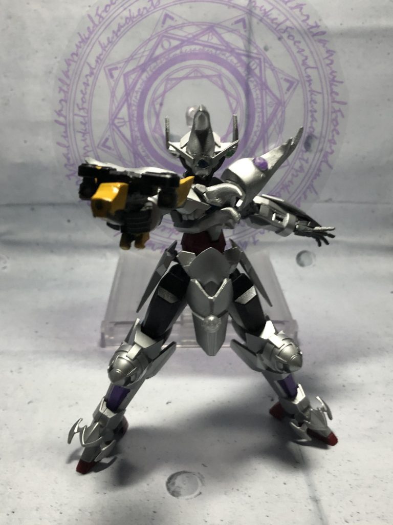 遠距離武器の「バレット・ファルコン」です。
一応それぞれの属性とかも考えててこの子雷属性にしてそういうエフェクトとかも揃えようと思ったんですけど予算的に無理でした……