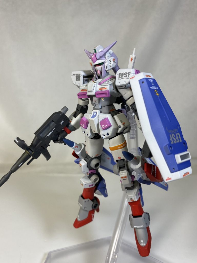 コアノーベル RXアーマーハイマニューバ
大人ノーベルにRX78風アーマーを装備したモード。膝部分に高機動バインダーを装備して、少女モードのRXアーマー以上の高機動で肉薄戦闘を繰り広げる。