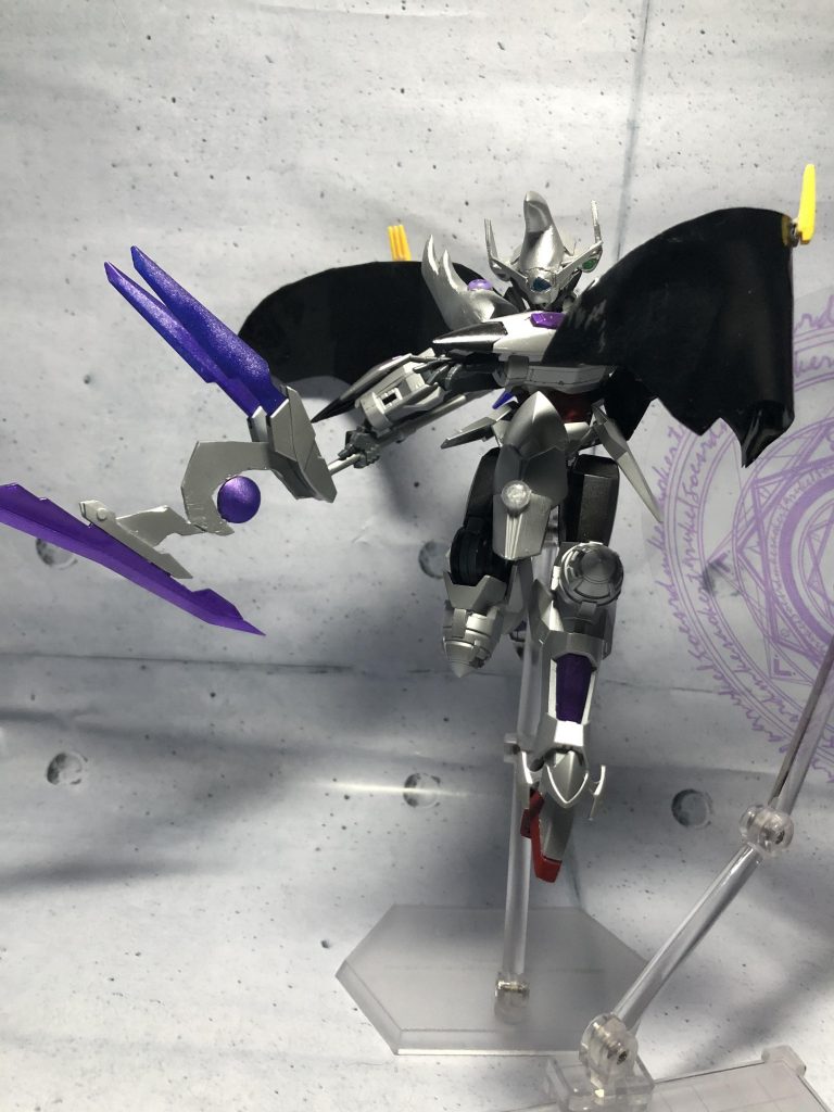 上の画像の使い魔「ウイング・ バット」は本体と合体して羽根で守ったり跳躍力上げたりする役割として作りました。