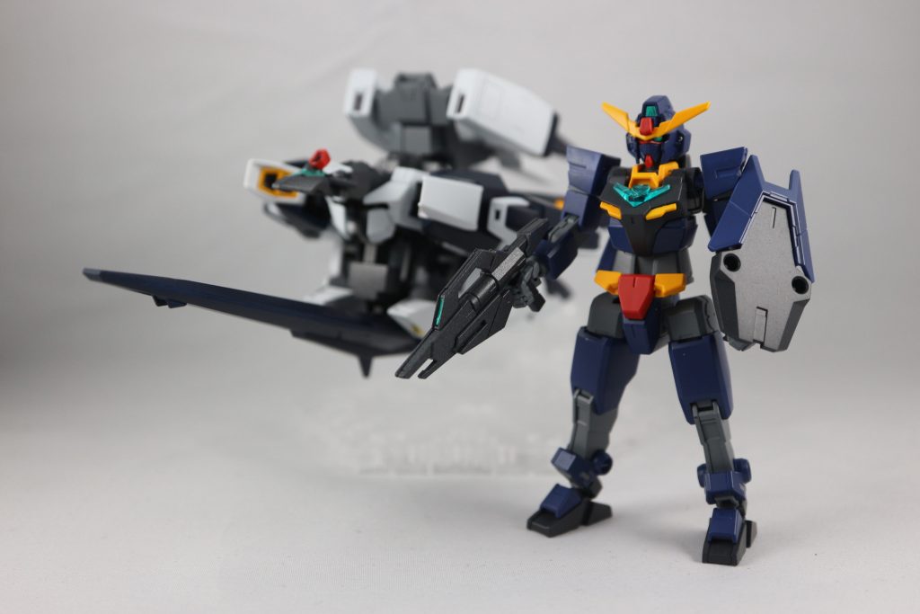 コアガンダム+オービトロンユニット
コアガンダムはキット付属のカラーがノーマル、プロト、G3と来たので次はMk-Ⅱだろうということでティターンズカラーです