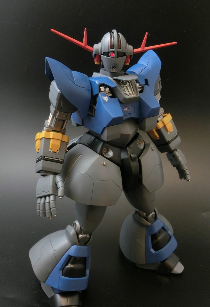 足を装着できます。この足はドライセンです。短足すぎたので、腿を若干延長しました。