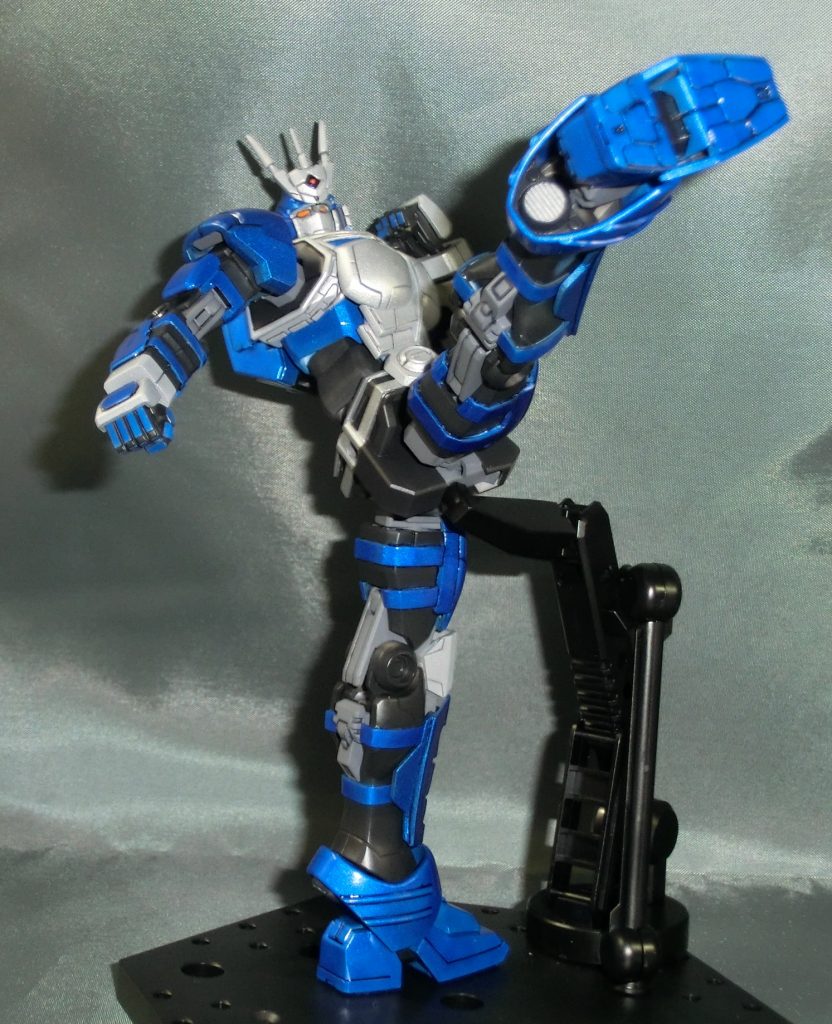 格好いいキック、可動範囲も抜群です！