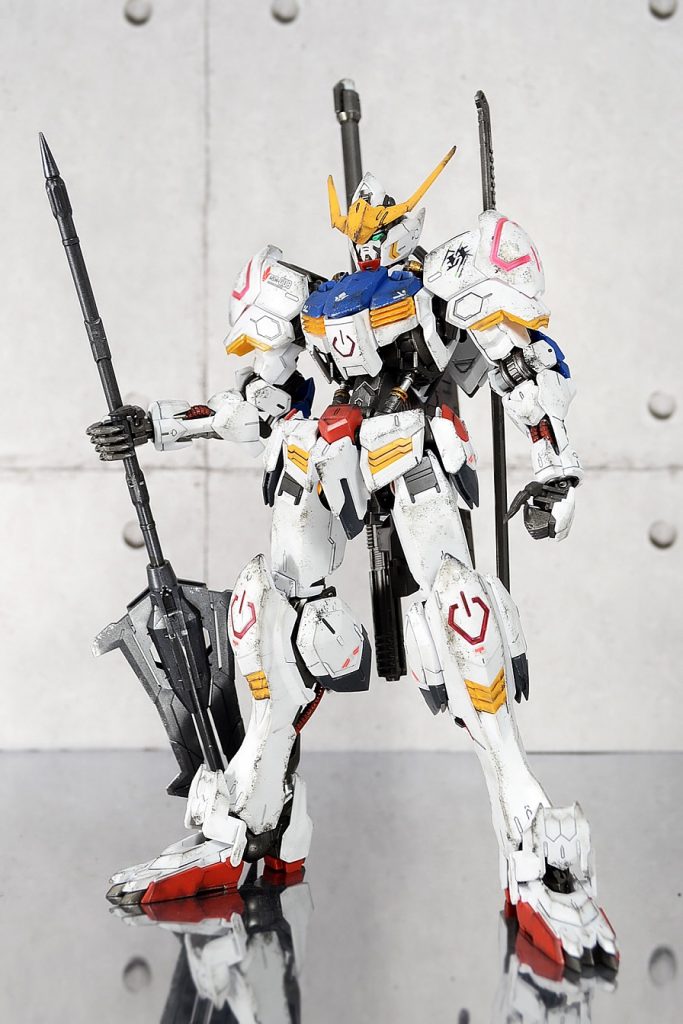 ■塗装レシピ(G＝ガイア、C＝クレオス)

赤：レッド(G)
フレーム：ガンメタル(G)
メイス：GXメタルブラック(C)
金：スターブライトゴールド(G)
銀：シルバー(G)

墨入れ：タミヤ墨入れ塗料ダークグレイ、ブラック


ファレホによるチッピングをはじめ、軽くウェザリングを施しました。
のち、つや消しコート。

いつぞやのモデルグラフィックス誌に付属していた水転写デカールも使用しました。