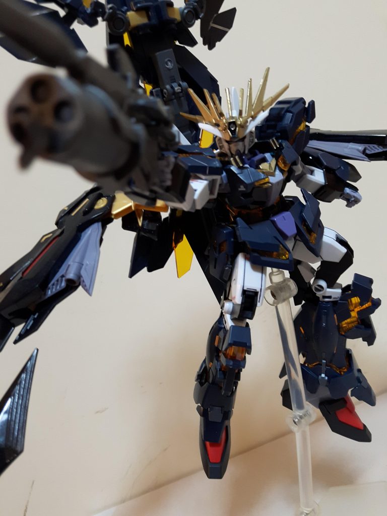 サイコフレームを装備することにより大型ビームライフルを撃つ事ができるようになります。