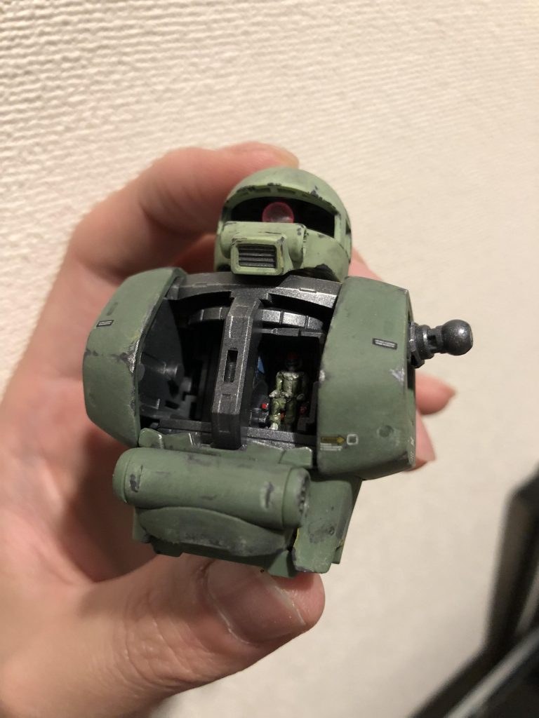 コクピット内とパイロットも塗り分け。
やはりMGの醍醐味はパイロットが乗っている事にある。と個人的には思っているので力が入ります。笑