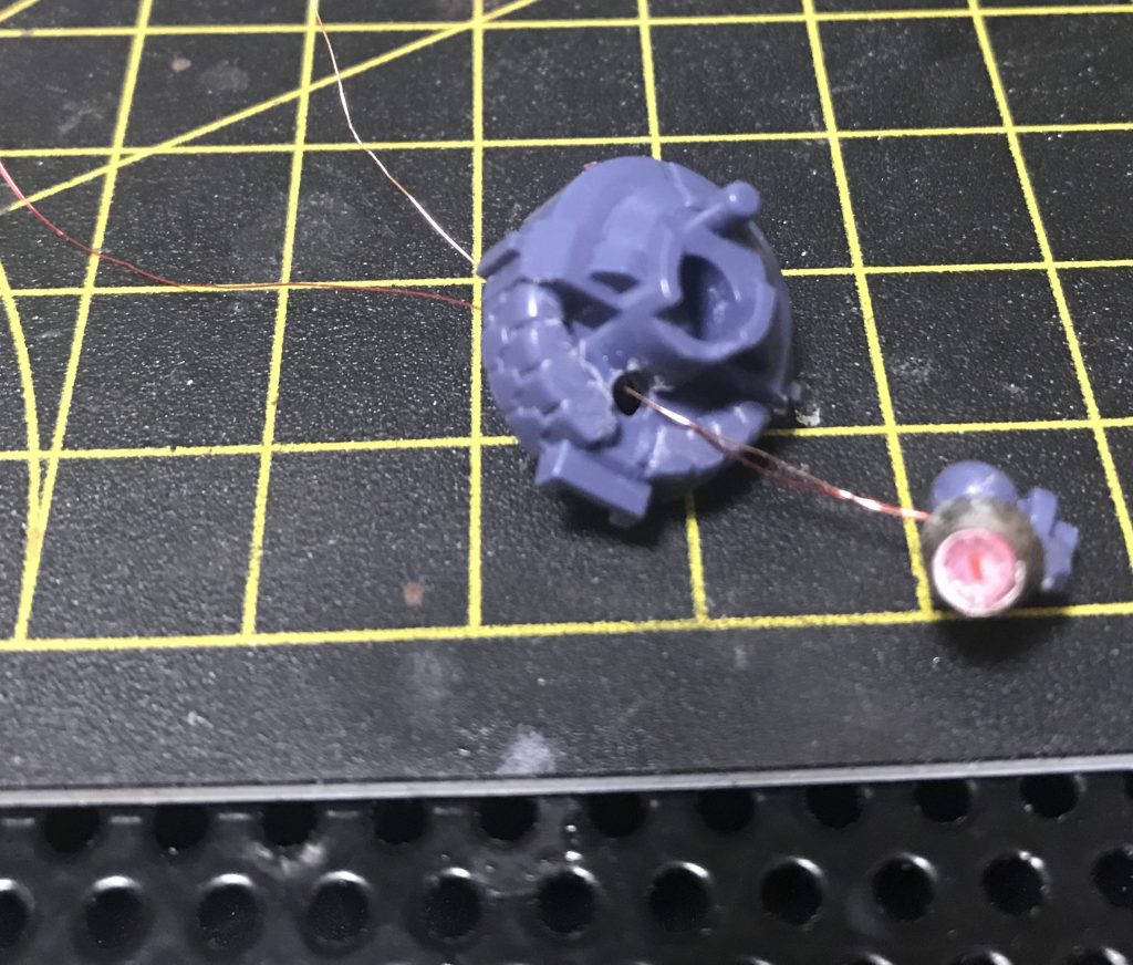 モノアイ電飾加工。