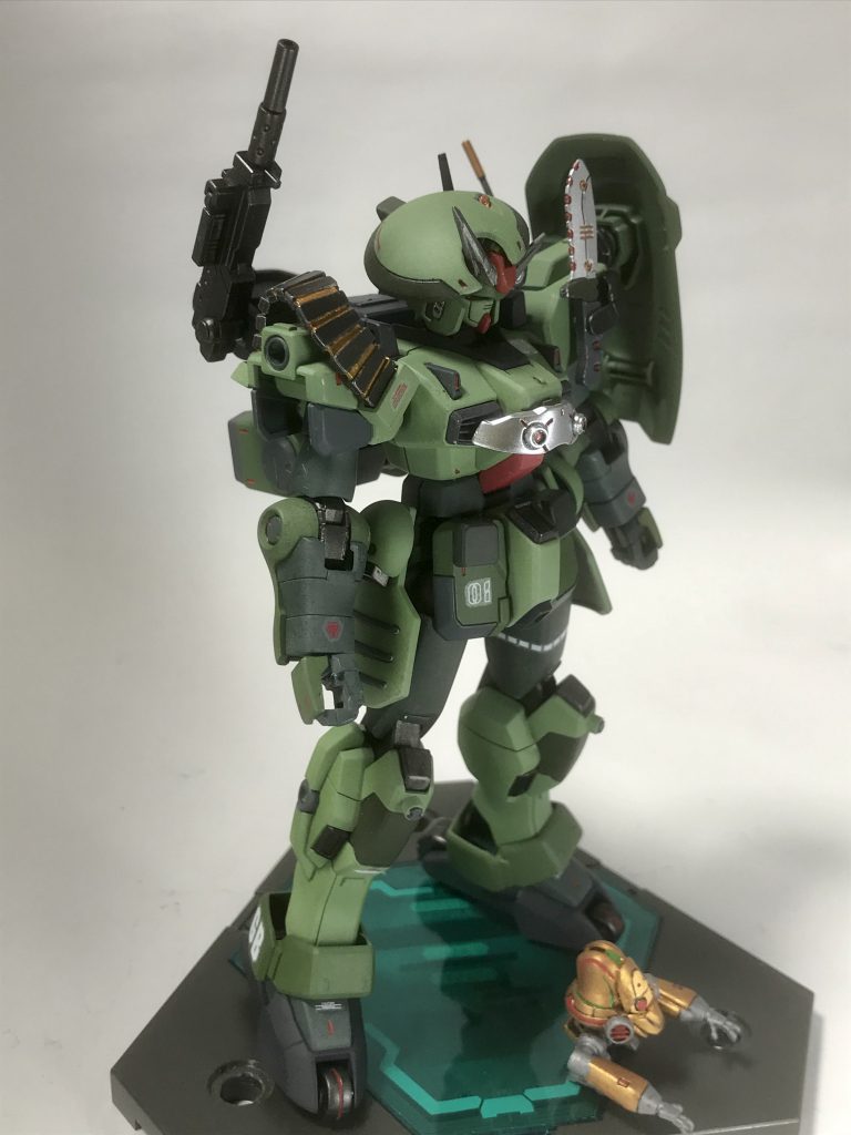 頭には特徴的なベレー帽型の特殊レドームこのレドームは様々な情報処理を行うことが可能