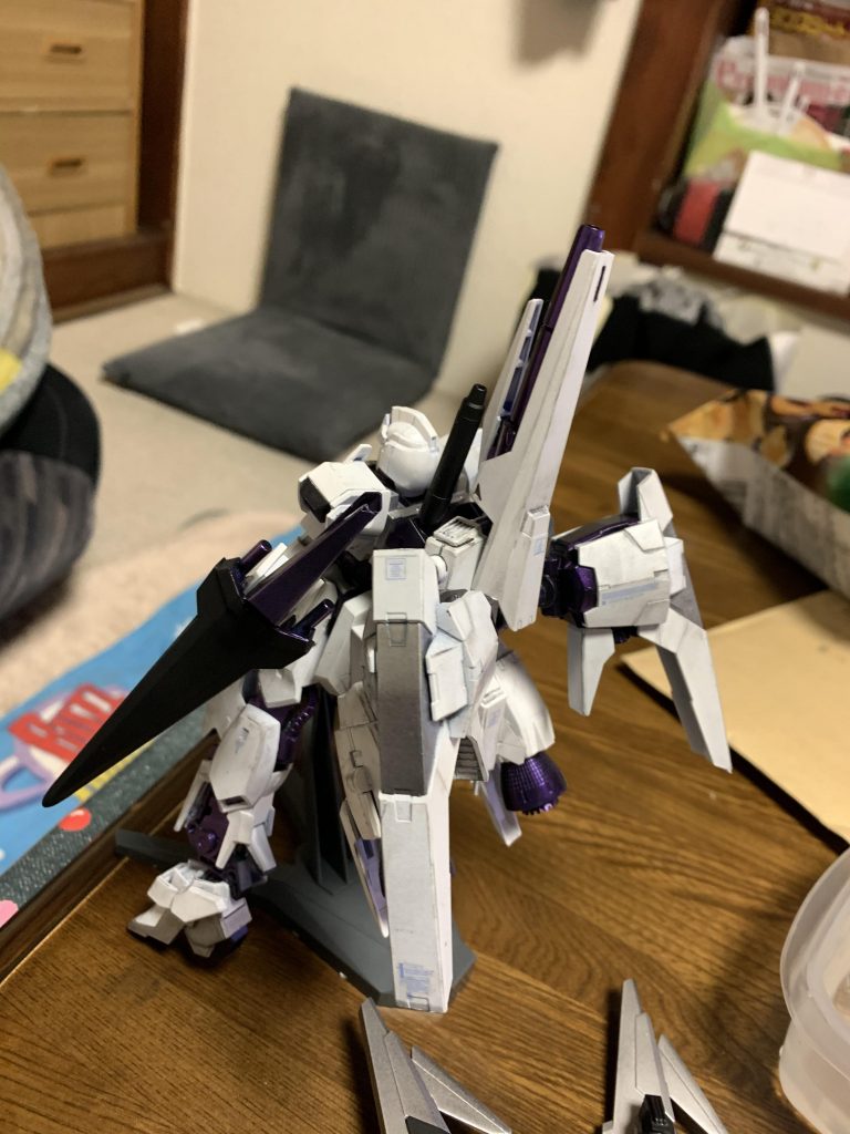 パージしてフルバーニアンモードとなり高機動モードでオールレンジ仕様