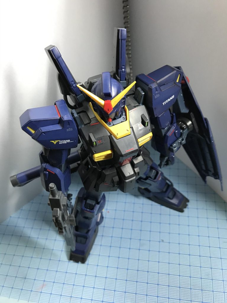 全体的にドライブラシをやり直して、エッジを強調しました。