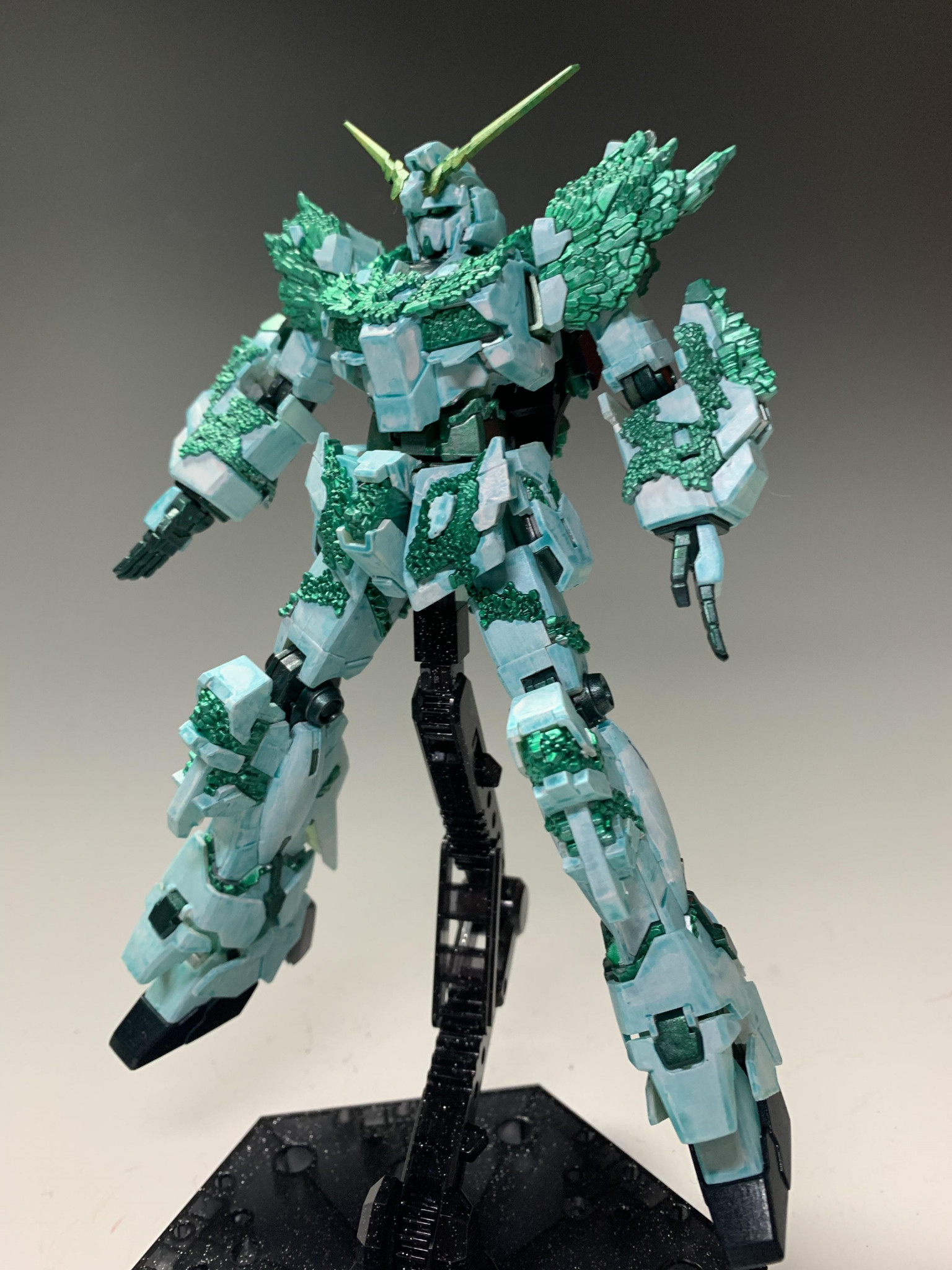 ガンプラ MG 1/100 ユニコーンガンダム 光の結晶体 塗装完成品