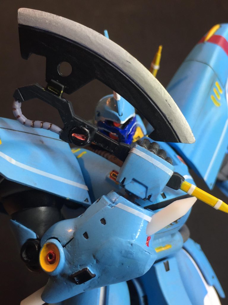 なかなか近接武器を見せるアングルが難しいです。
ラインはネイルテープを使用しています。