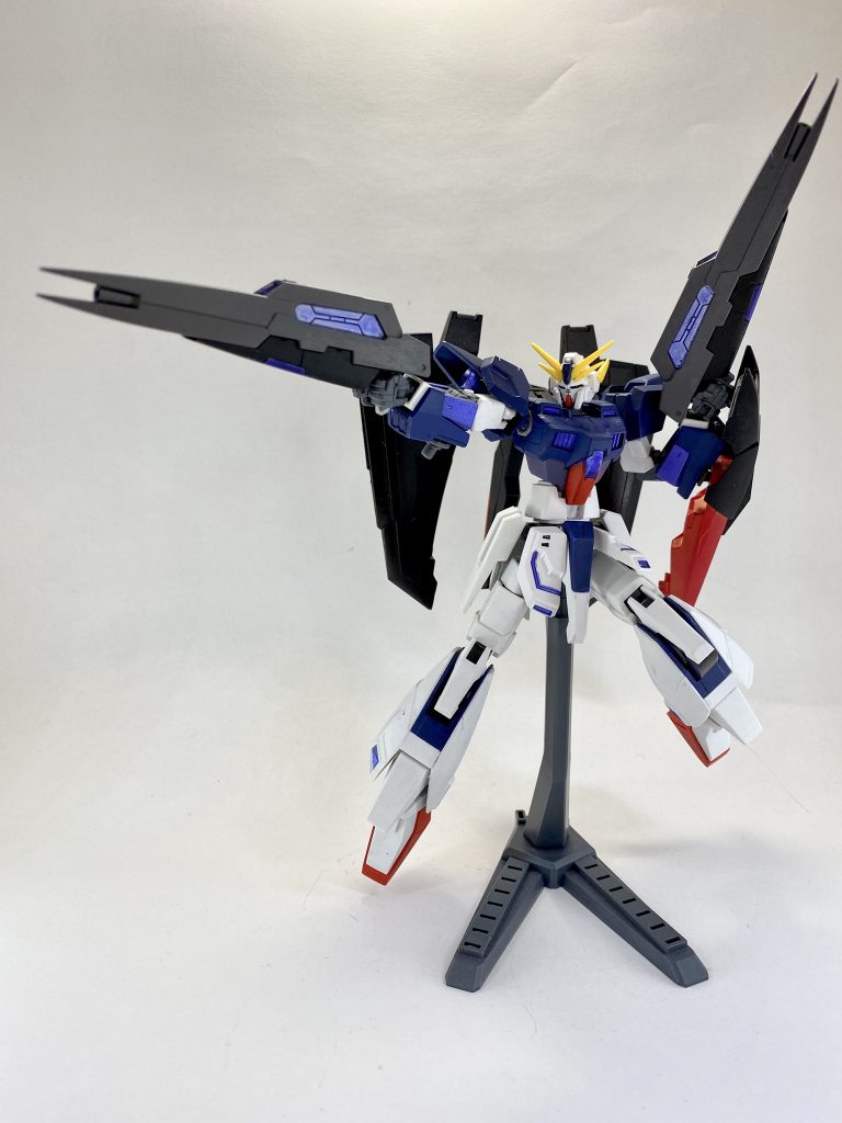 メインの武器はこのツインビームライフルです。
シャイニングブレイクのライフルが余剰パーツでもう一個組めたのでそのまま装備させました。