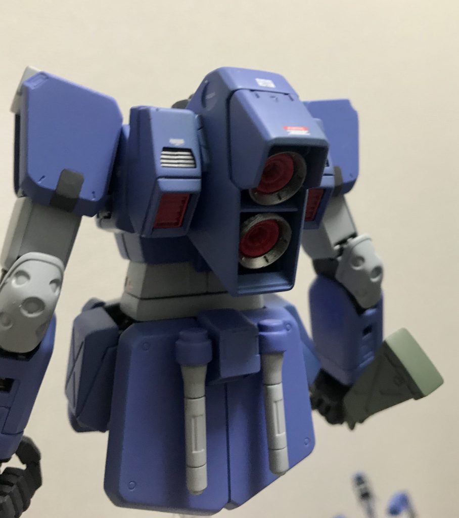 顔は除き主に上半身関西、後ろ姿です。