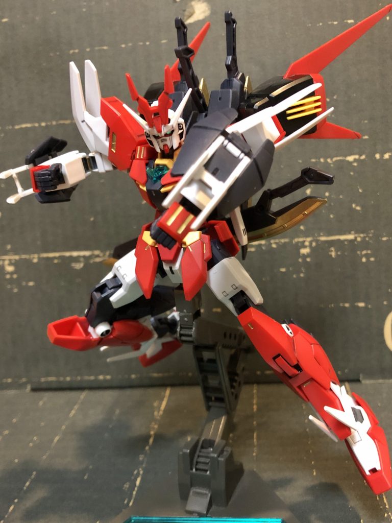 マーズアーマーとコアドッキング。
近接格闘重視で1対1や対多数、本機
より巨大な敵に対したバトルが行える。
また、本機のシステムによる瞬発力や
エールストライカーのパーツにより
推進力も強化され、ヒットアンドウェイ
を得意とする。