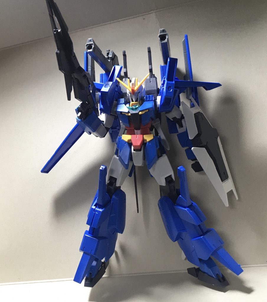 ダブルゼッツーと組み合わせたらイケる！という発見したので急いで完成させました。青はアクリジョンベースカラーを活用しましたが、コアゼータのパーツの大部分は艶消し拭いただけの無塗装です。細かい色分けは付属のシールに頼りました。