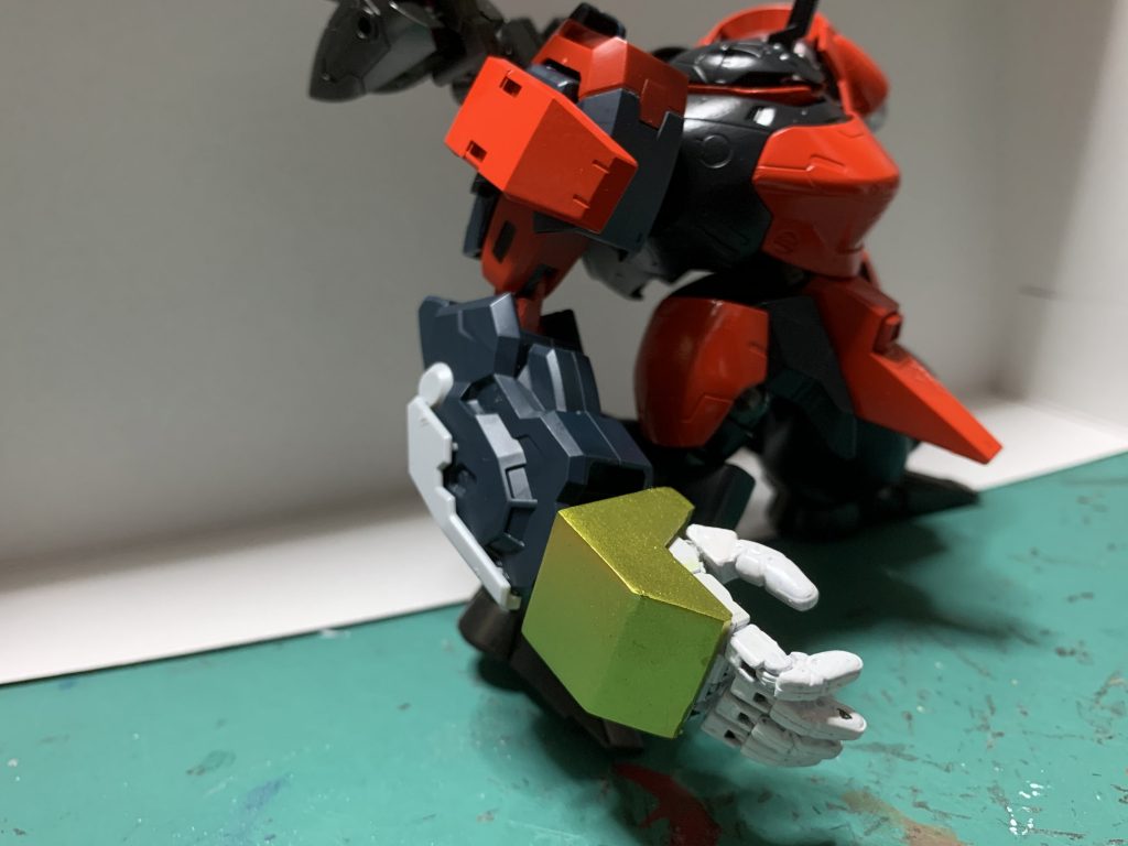 ガンダムダンタリオンのTブースターと、1/60ゴッドガンダムのマニュピレータを使い大型の腕を制作。ウォドムのマニュピレータを意識しましたが、完成してから形が全然違うって気付きました。