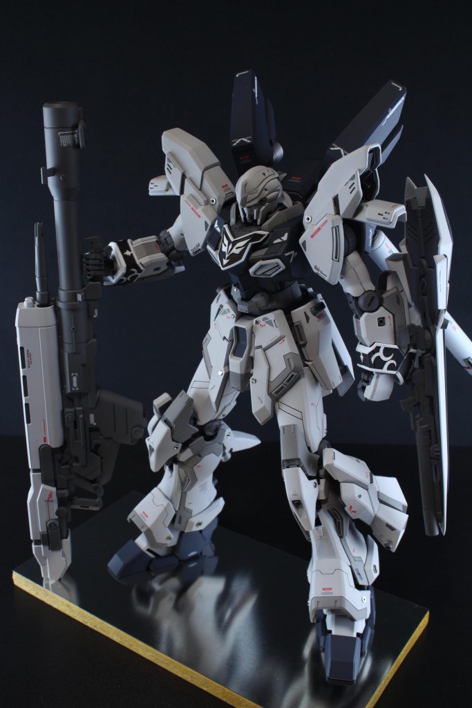 お気に入りの1枚です(๑•̀ㅁ•́๑)✧

木材にブリキ板を貼り付け台座を作成しました。
足裏に磁石を仕込んだので安定して飾れます！