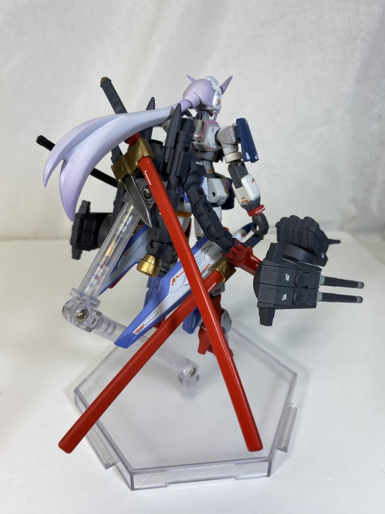 メイン写真の最終形態 コアノーベル フリゲートアーマー
背部に砲撃戦ユニットを、各部に斬撃系装備と高機動バインダーを装備し追加装甲で固めた
重装備モード