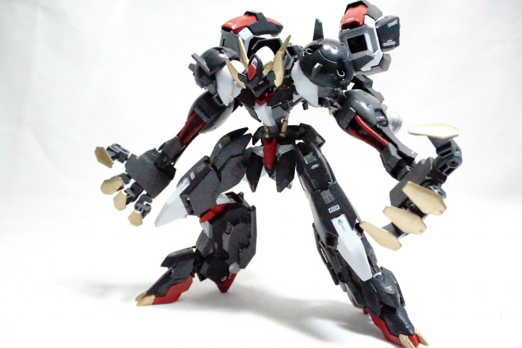 そして本命のビーストアーマー装着、バルバトスビーストモード
全体的に獣?獣人?らしさあるシルエットになったかと思います