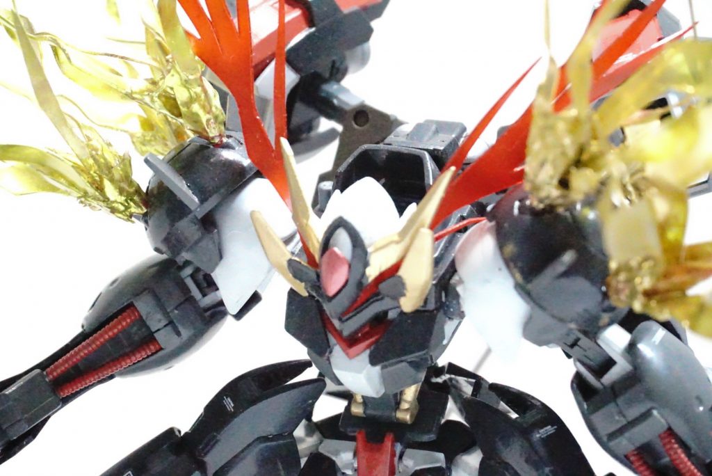 顔アップ
元の角とマスクの間が赤く光ってる風にしてます