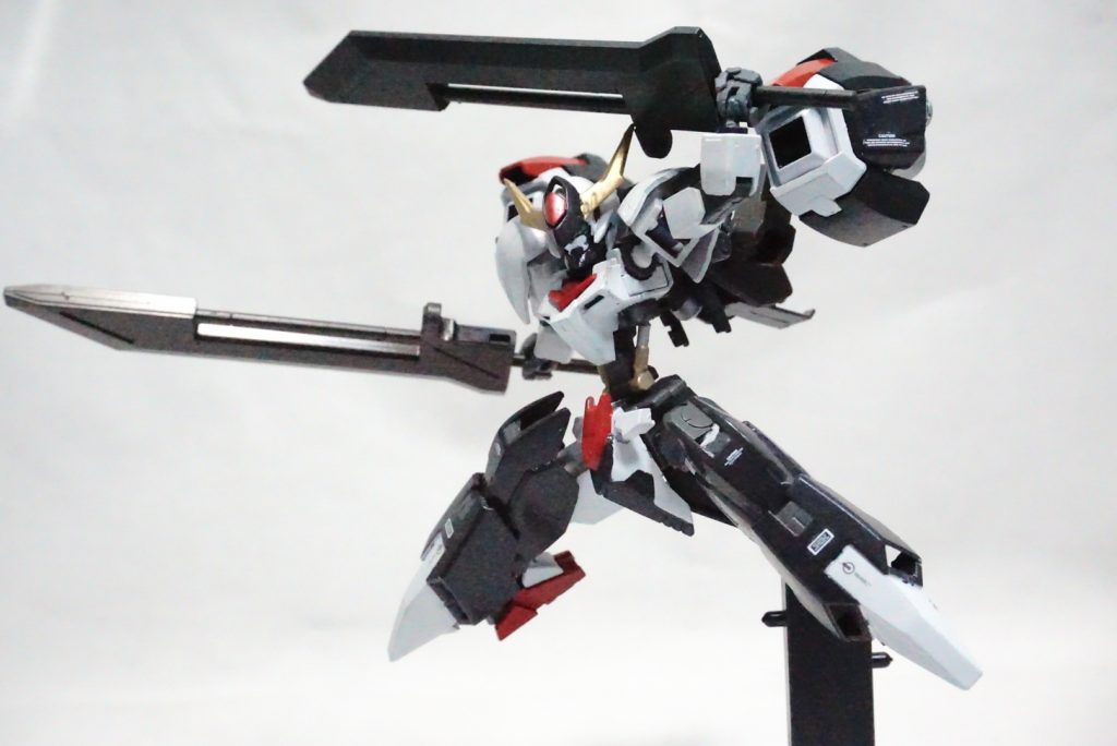 ブースターと飛行ユニットだけを分離、装着してコアバトスだけの高速機動も可能にしてます