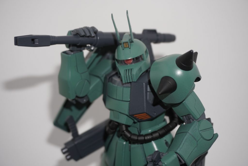 モノアイはピンク塗装