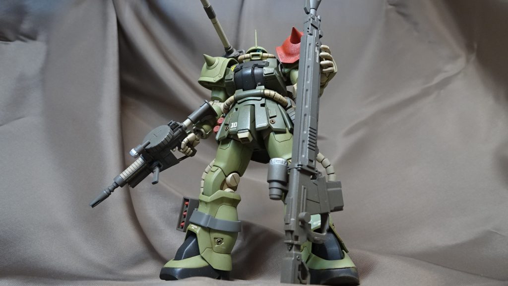 後方支援の砲撃戦装備をイメージして作成しました。
パイプの置き換えなど地味な工作を施しています。