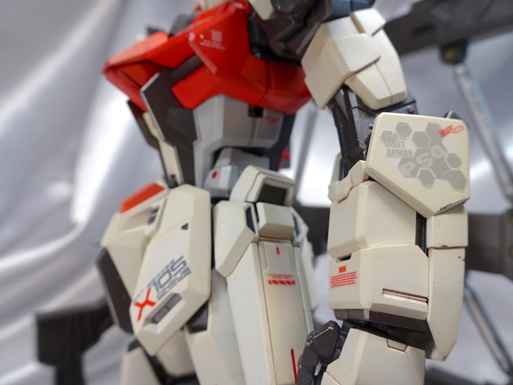 マーキング類は基本的にはキット付属のシール/ガンダムデカールを使っています。