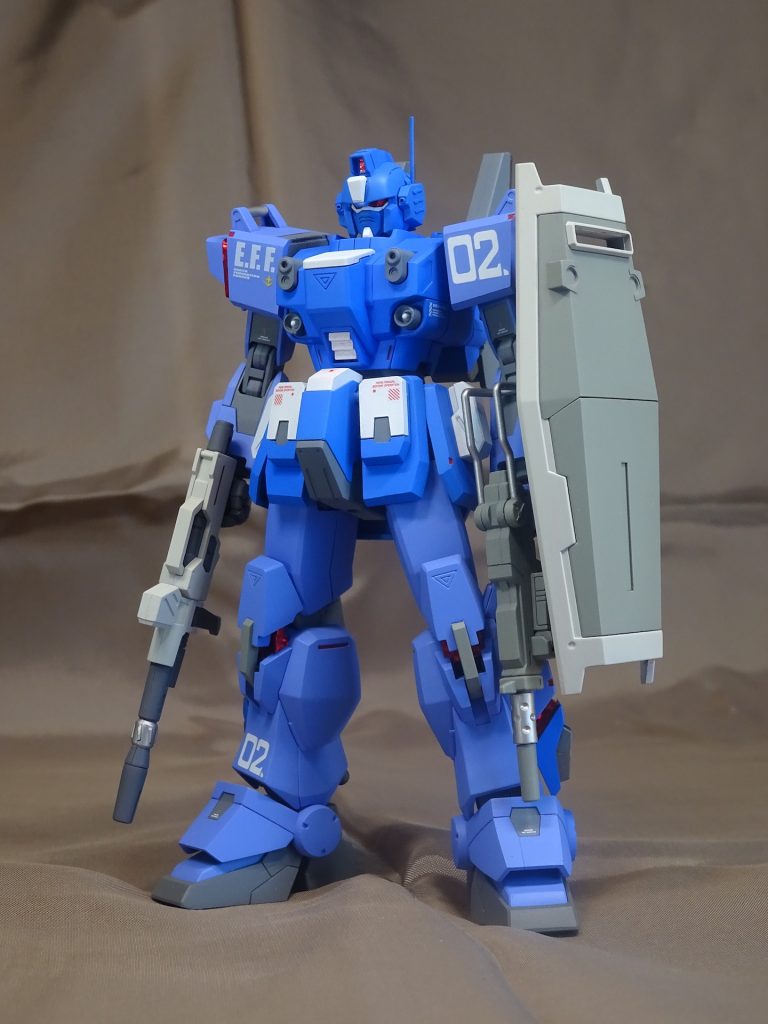 フル装備。
シールドはあえて3号機のものと入れ替えてあります。
自分の作風、というかこれしか出来ないのですがいつも通りきれい目に塗っています。