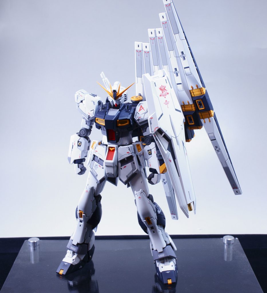 塗装色は白2種類 グレー2種類で塗り分けています。