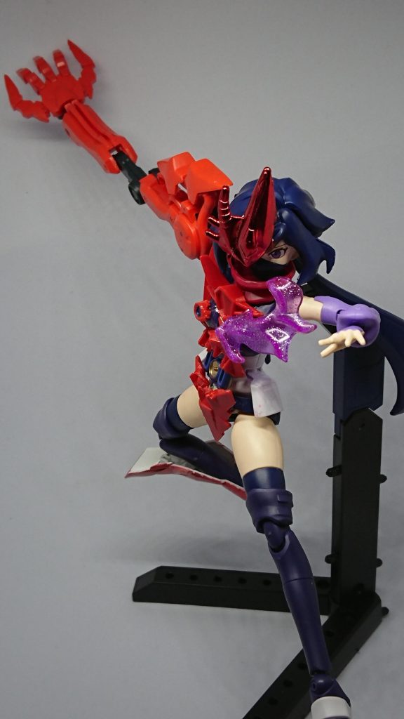 こういう異形の身体いいよねでスタートしてるので設定は皆無です。
左半身はほぼ生身ですが、胸にディナイアルの炎エフェクトを