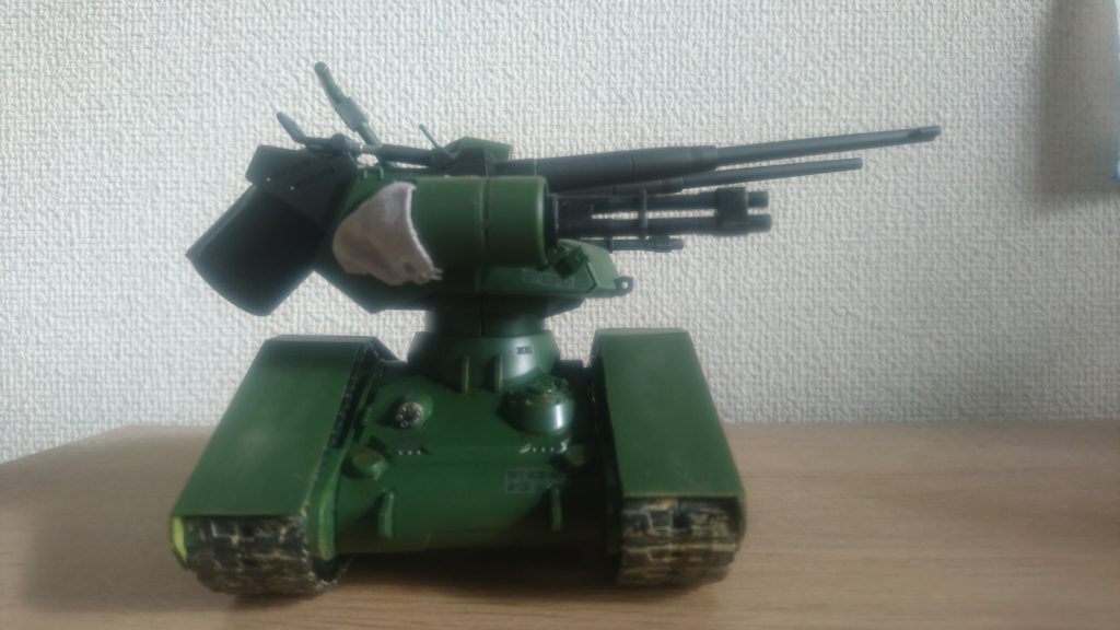 対空戦車をイメージして、よりリアルな戦闘車両っぽく仕上げました。