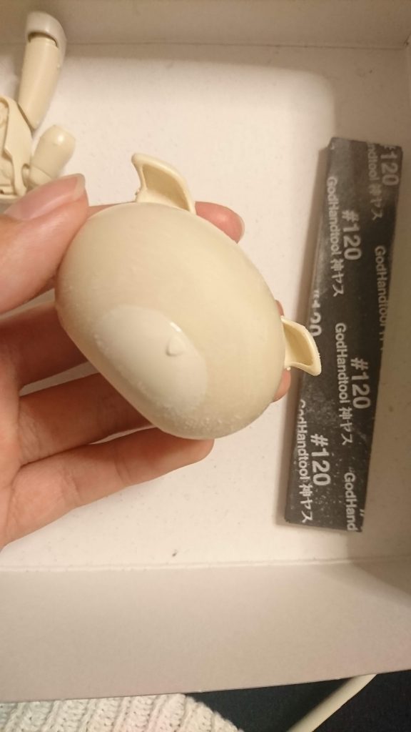 ドッグコスのプチッガイの口元を合わせ目消し…
ひたすらヤスリでごしごし…!