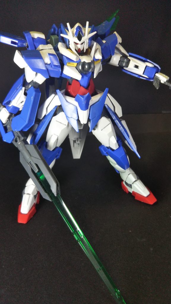 武装解説。
武器のGNソードVはHGだと物足りなかったのでRGのものに変更しています。