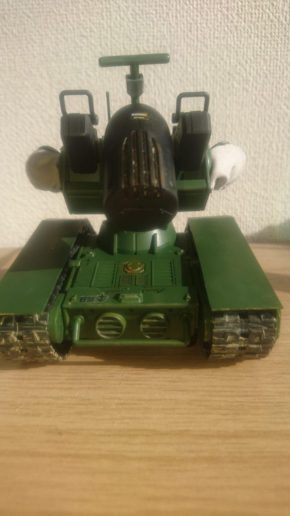 関節部分には、タッチパネルのクリーニングシートを切って、円柱状に縫ったカバーを作って被せました。