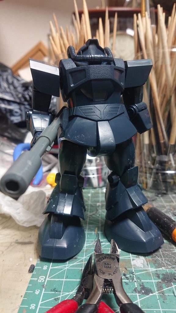 仮組み状態。ドムにハズレ無しと言いますが、本当にカッコいいですね…