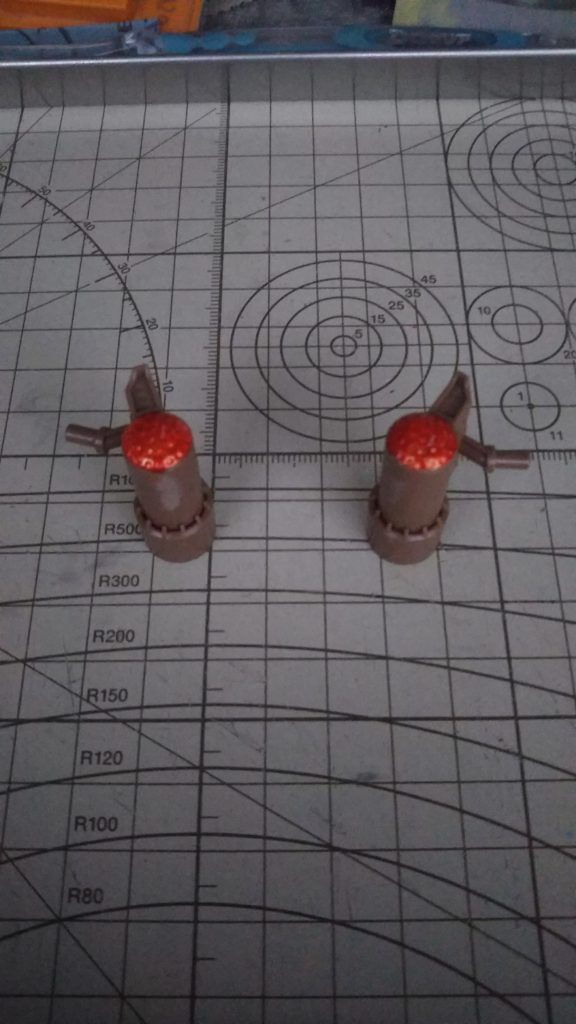 赤い部分はペイントマーカー白で下地を作ってから、ガンダムマーカー赤でヌリヌリ‼️