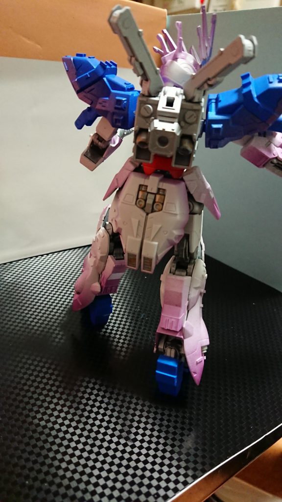 バックには、プロペラントを装着出来るようにジョイントを接続しました。
一応、これはプロト的なあれなので、この後ちゃんとサイコプレートを完成させてジオラマ風に出来ればと思っています。