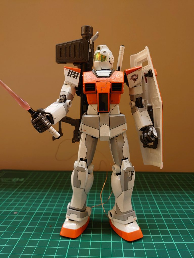 正面。筋彫り追加してます。おめめは偏光フィルム張。