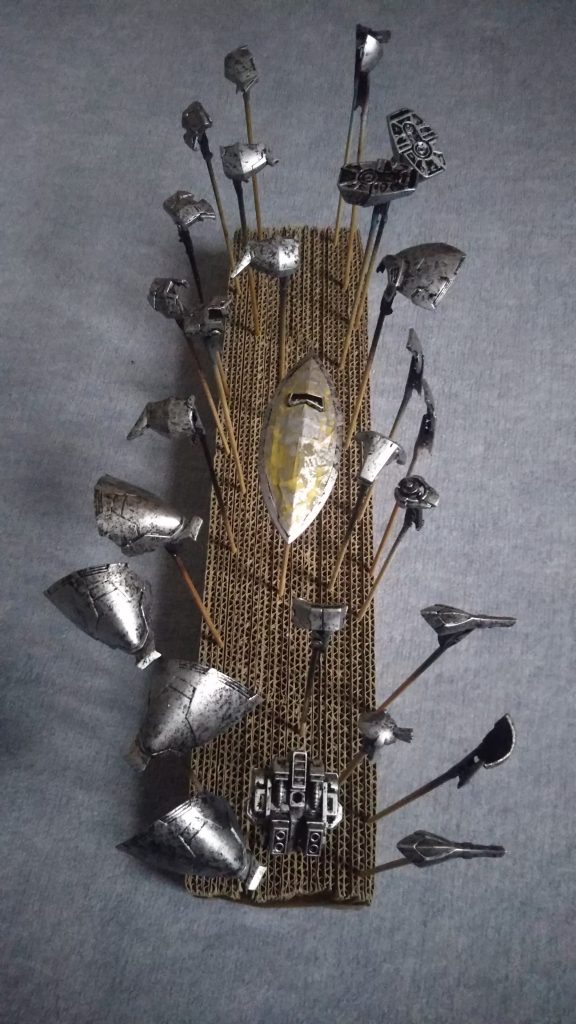 塗装。アーマ部を黒で全部塗装して、シルバーでラップでペタペタに塗装。加減がわからずほとんど銀に。