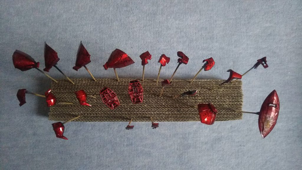 クリアレッド塗装。シールドのみしっかりマスキングしました。レッドの濃さを一定にするために何回か重ね塗り。目が疲れるます。