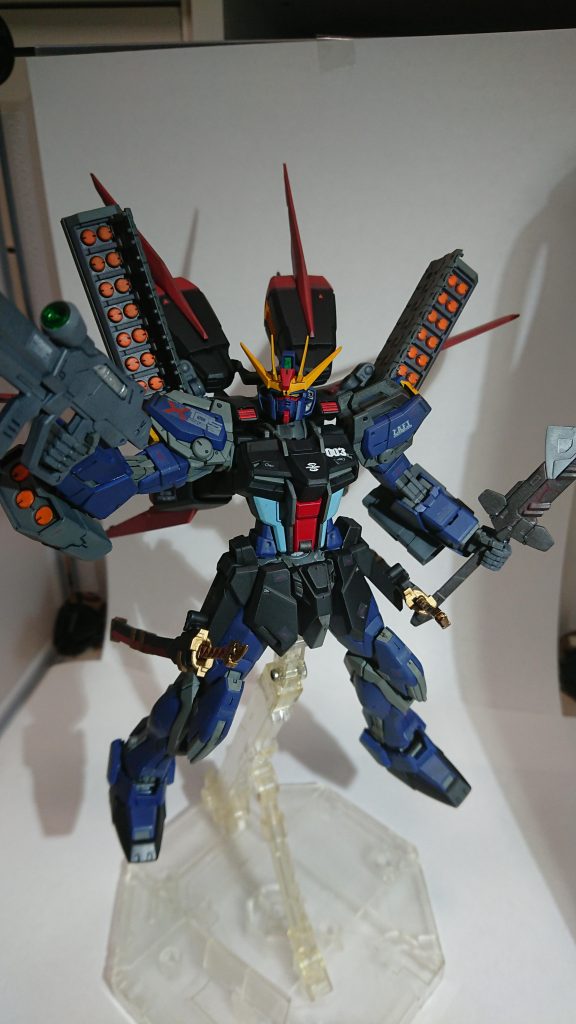 結構デカール貼ったけど、紺色の機体では目立ちにくい…(汗)