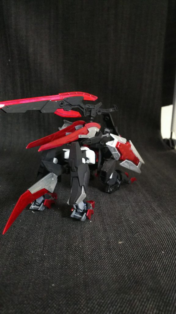 バックビュー、プラネットシステム試作段階の試験機みたいな位置付けで、アーマー状態で戦い緊急時はコアガンダムで戦うといった、感じを想像して作ってます、例のアーマー取り付け戦闘機にも取り付けられない事はないですが、上部のパーツに拡張パーツをかませる必要あるし、不恰好なので、その写真は省略