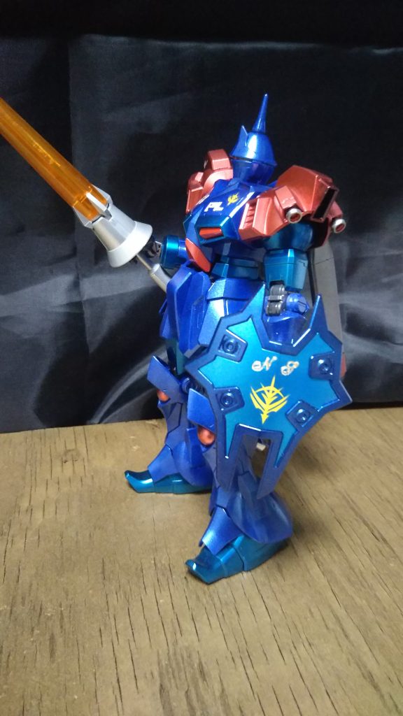 左より。シールドと胸の所にN.Sと100均で購入したエングレーっぽい装飾シールを、N.S=ニムバス・シュターゼン。