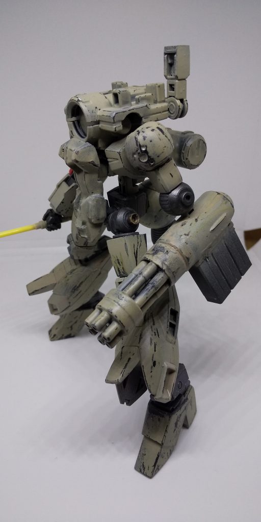 色々と作ったりしていく中で、出るわ出るわジャンクの山。

そしてリサイクルショップでお安く見つけるジャンク詰め合わせ。

ならばパーツをかき集めてガンダムくらい出来るのでは？
と思い立ち作りました。


あっれガンダムじゃねーなこれ……