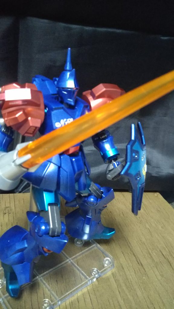 ビームランサーもクリアオレンジで塗装したんですが、下地にホワイトとか塗らないと内部まるわかりですかね。