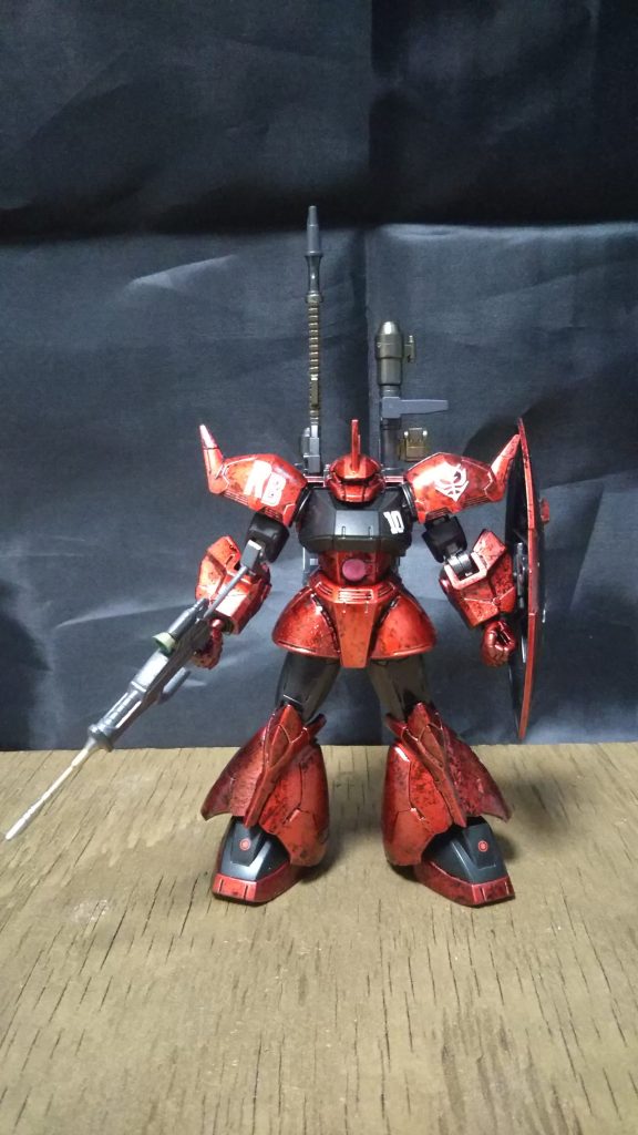 正面より、みなさんのレビューをみてたら欲しくなってしまって。急いで買いに走りました。でも普通のビームライフル着いてないんですね、シャアのゲルググについてたみたいなんで探しまくりましたが。