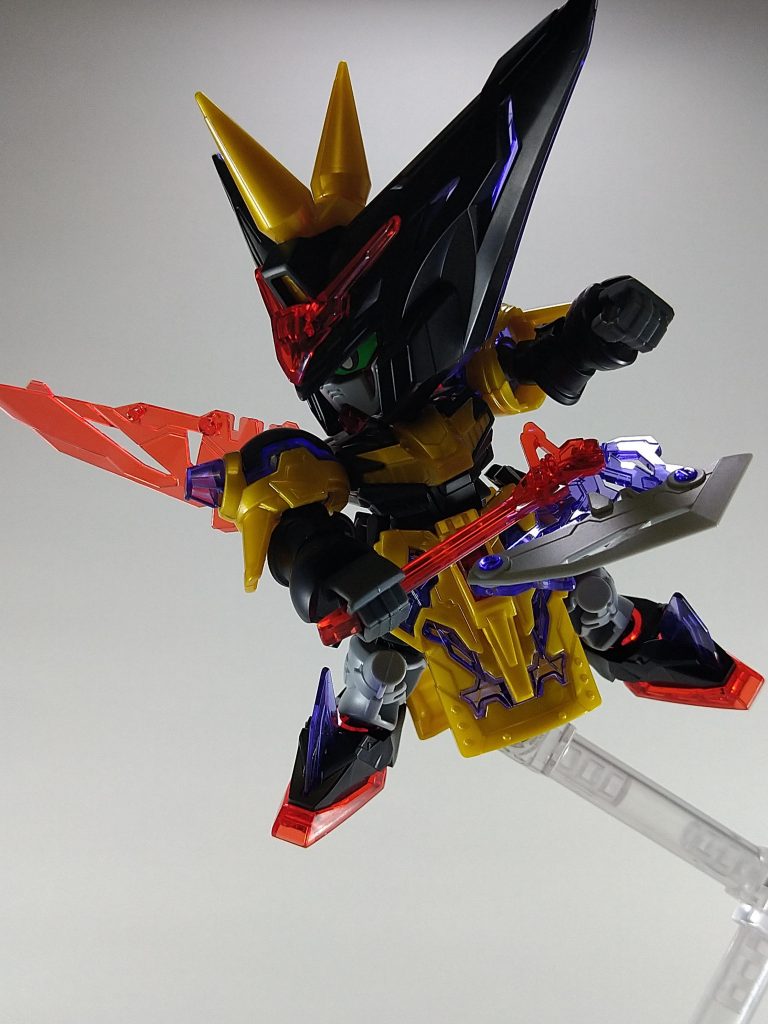 素組でのアクションポーズ。自分は塗装したらポーズをとらせないので（塗装剥げが怖いからwww)