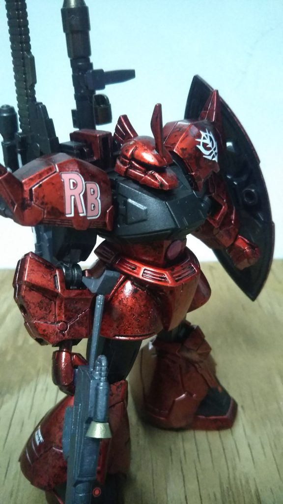 バストアップ。RBのデカールはMG用の奴だと赤すぎて、旧キットジョニーザクの奴がいい感じに。