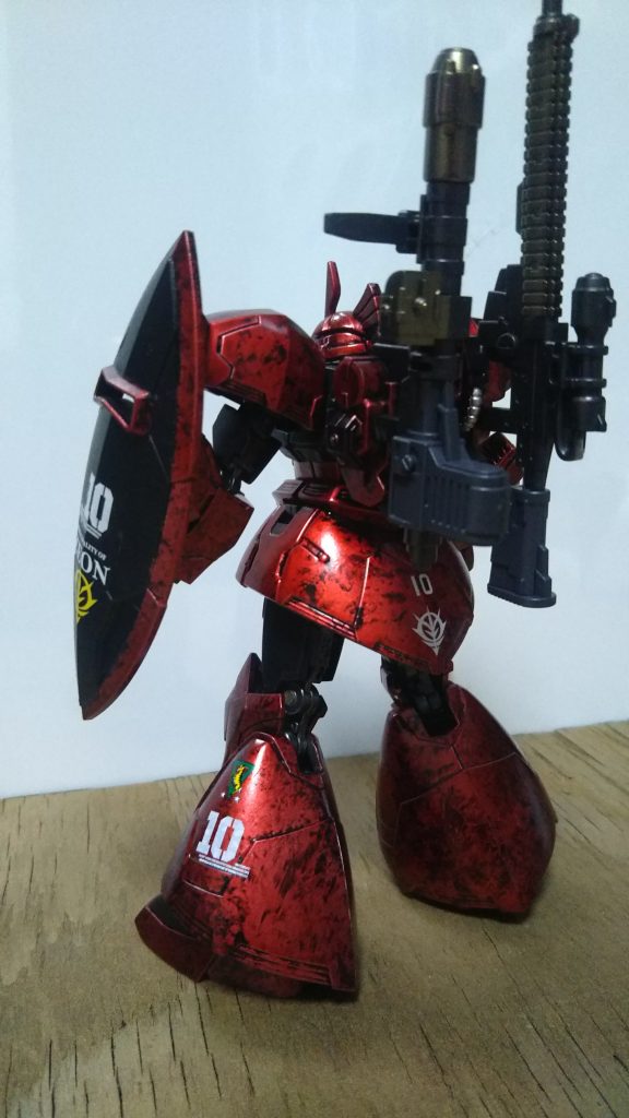 バックショット。武器てんこ盛りでゴージャスな感じ、武装もメタリックをいれて塗り分け。